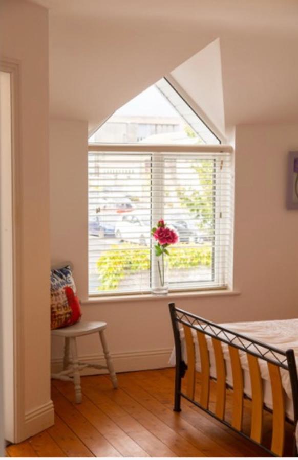 Two Bedroom Townhouse In The Heart Of Dungarvan 던가반 외부 사진