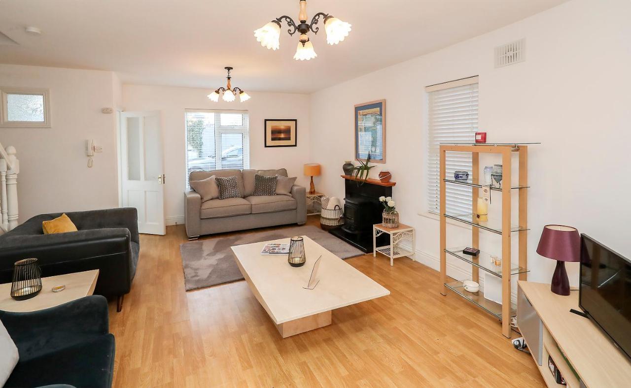 Two Bedroom Townhouse In The Heart Of Dungarvan 던가반 외부 사진