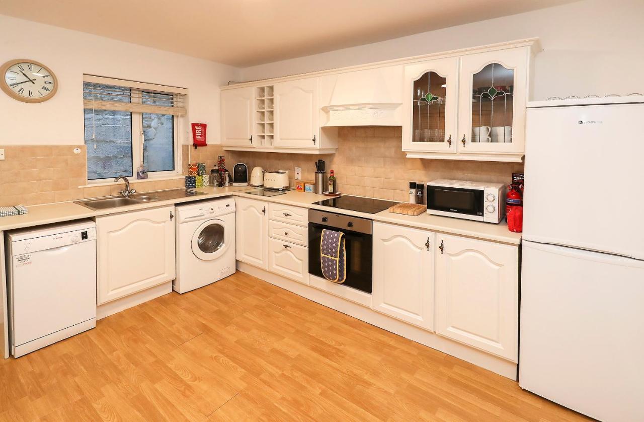 Two Bedroom Townhouse In The Heart Of Dungarvan 던가반 외부 사진