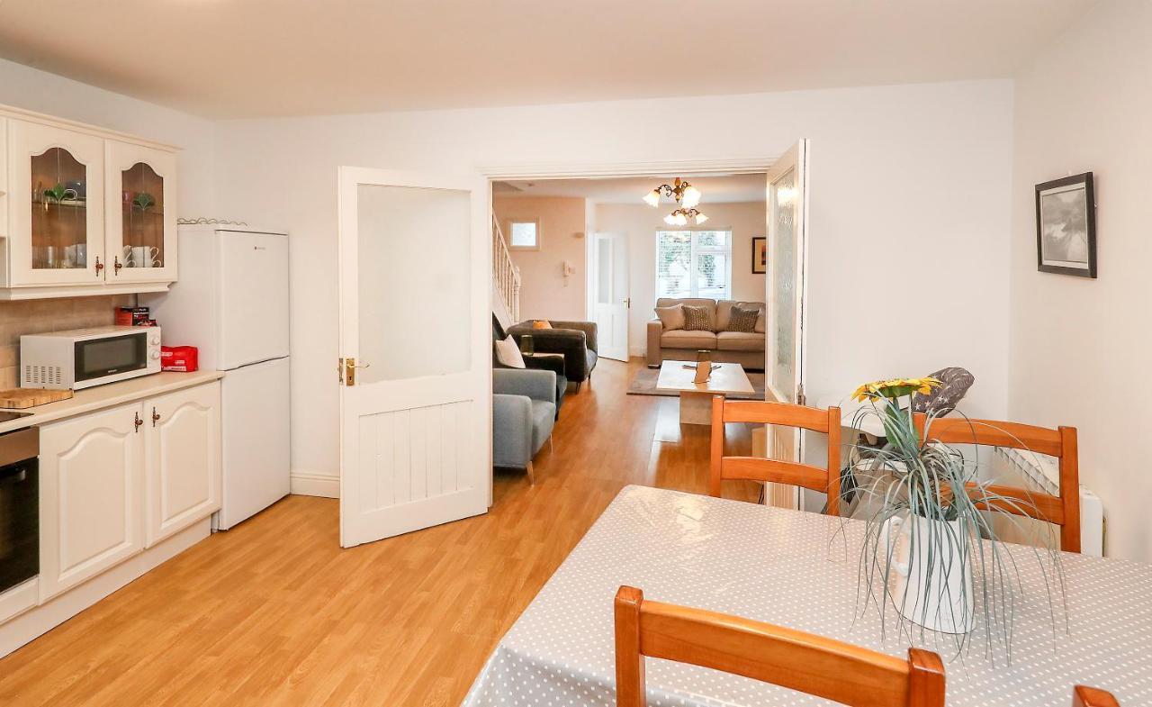 Two Bedroom Townhouse In The Heart Of Dungarvan 던가반 외부 사진