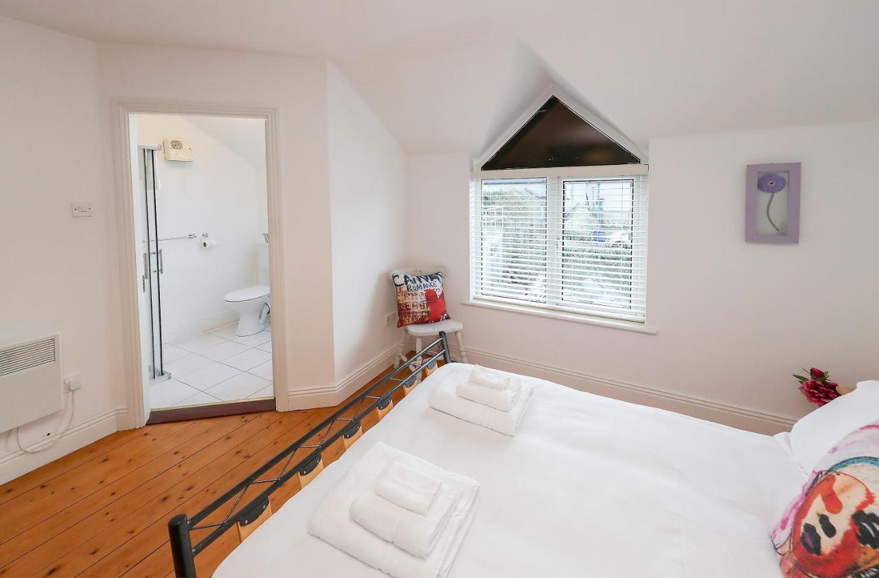 Two Bedroom Townhouse In The Heart Of Dungarvan 던가반 외부 사진