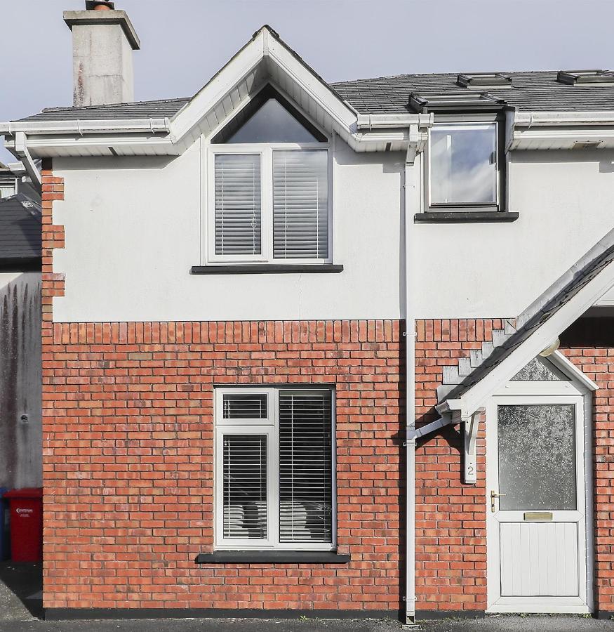 Two Bedroom Townhouse In The Heart Of Dungarvan 던가반 외부 사진