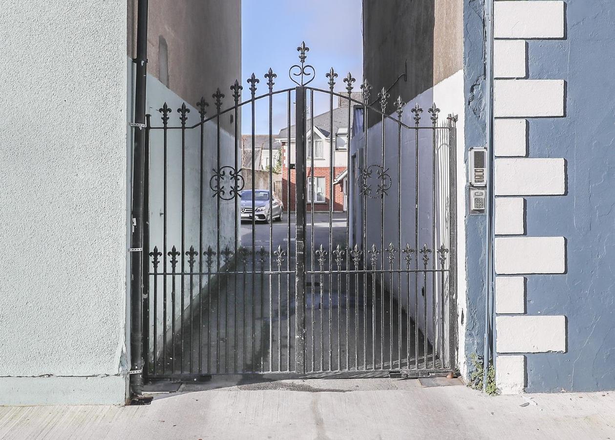 Two Bedroom Townhouse In The Heart Of Dungarvan 던가반 외부 사진