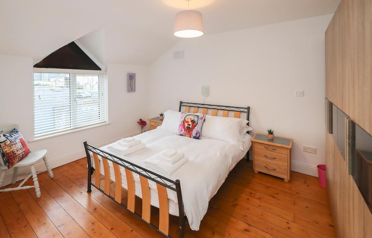 Two Bedroom Townhouse In The Heart Of Dungarvan 던가반 외부 사진